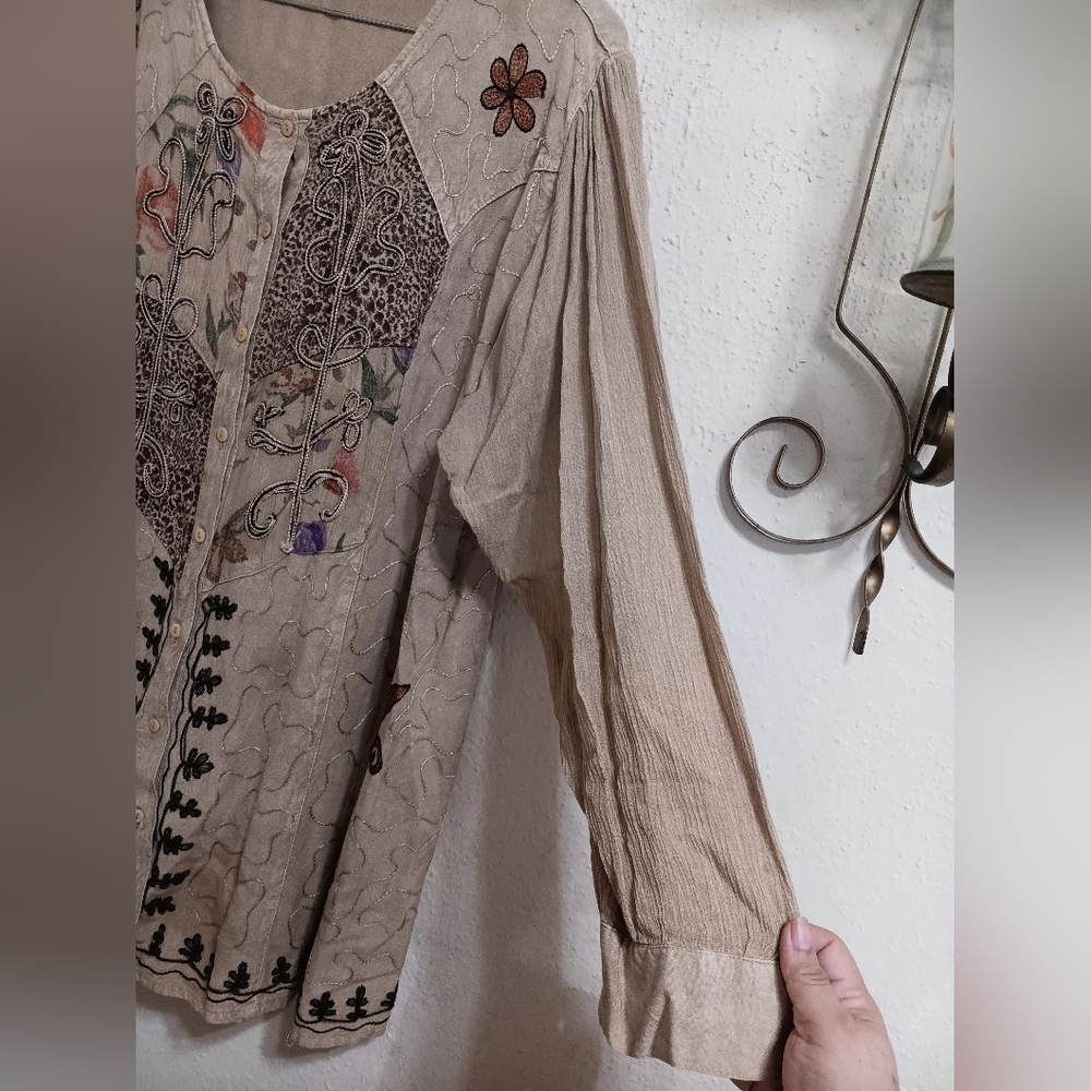 Floral Embroidered Beige Blouse - Picture 7 of 10